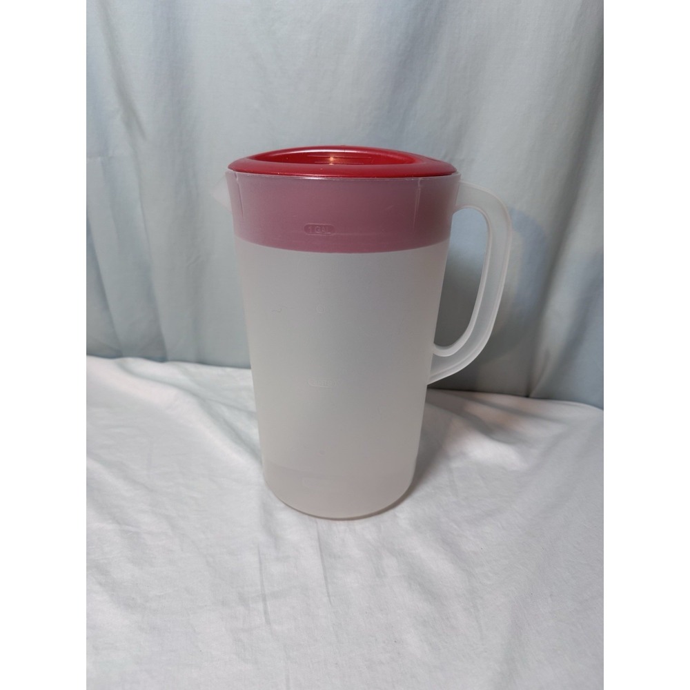 Rubbermaid 1 Gallon (3.8 Liter) Clear Pitcher W/ Red Lid 1A21 Made In USA Vtg